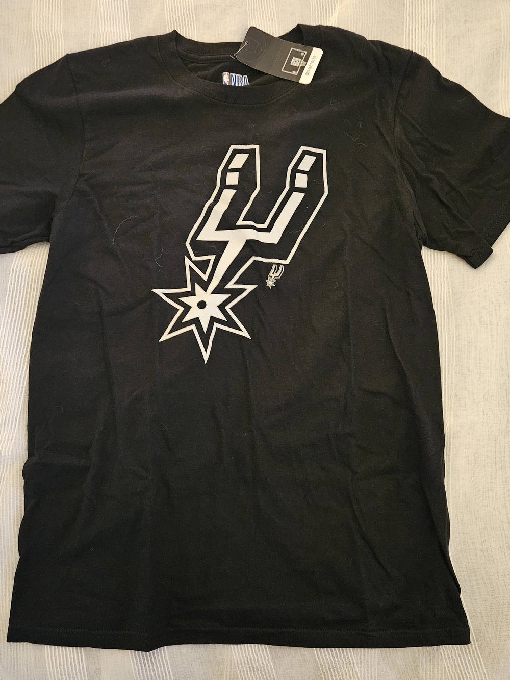 Size S - San Antonio Spurs Black Logo T-Shirt - Men's NBA Tee